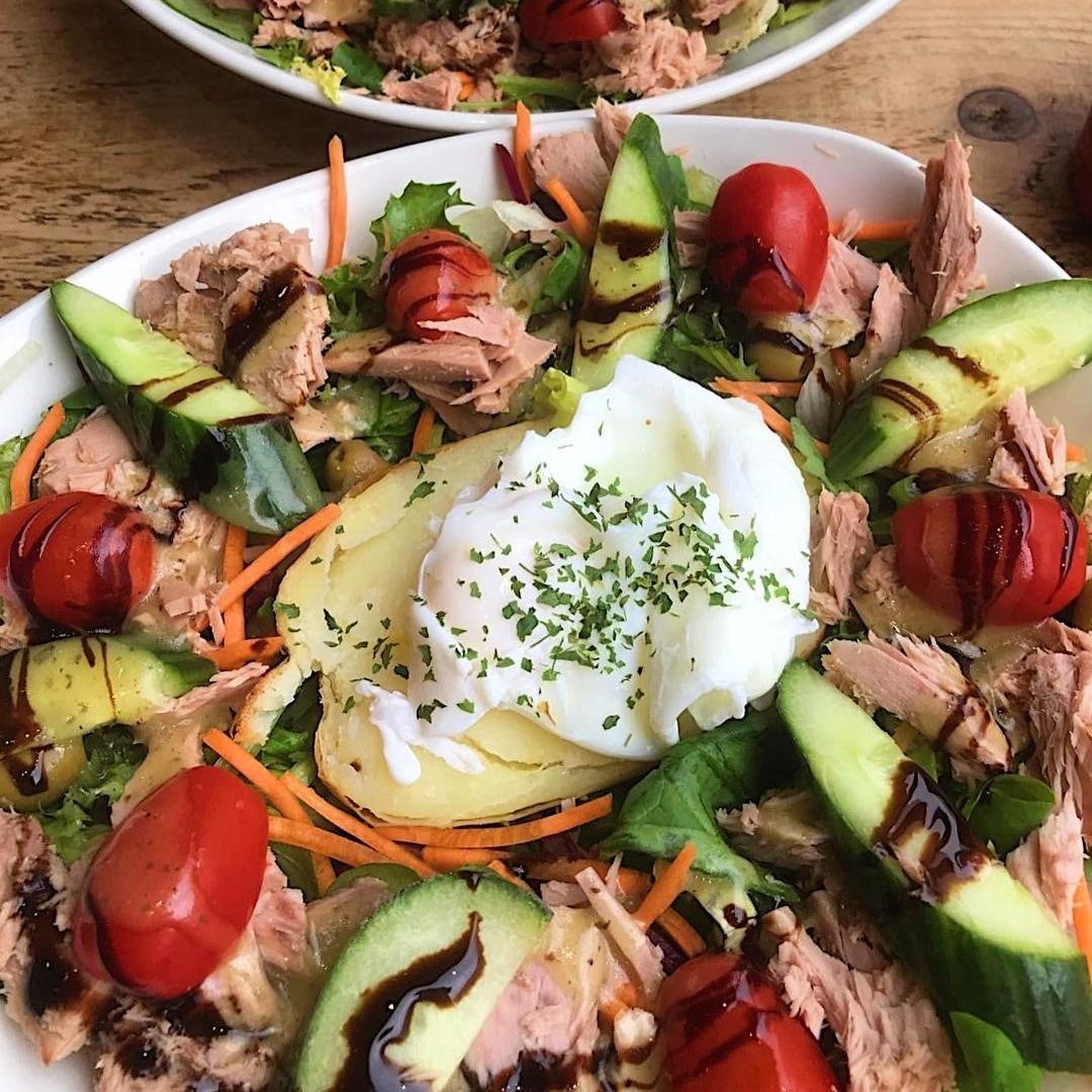 We're making healthy choices easy. Jacket potatoes with a choice of fillings, vegan and vegetarian breakfasts and salads. They can all be ordered at Just Eat or collected from the cafe. #leamingtonspa just-eat.co.uk/restaurants-ca…