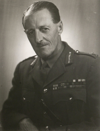 Maj-Gen Robert 'Bobby' Ross and his divisional staff were dedicated to improving the fetid situation.However initial attempts to feed inmates with British rations proved deeply distressing as a number died. With debate & struggle to care for inmates continued... /6