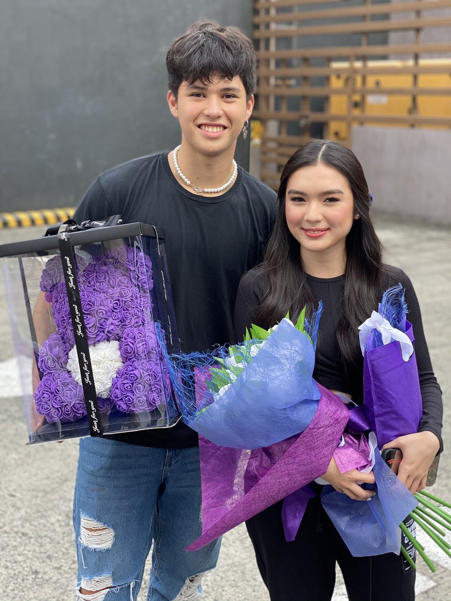 kyle_echarri's tweet photo. This isn’t much but I hope this did leave a beautiful memory for your 17th and hoping the flower bouquet can give you the light you need for a good night’s sleep. 
Happy Birthday to this one 💜 @francinecarreld https://t.co/a7xl5g1VLx