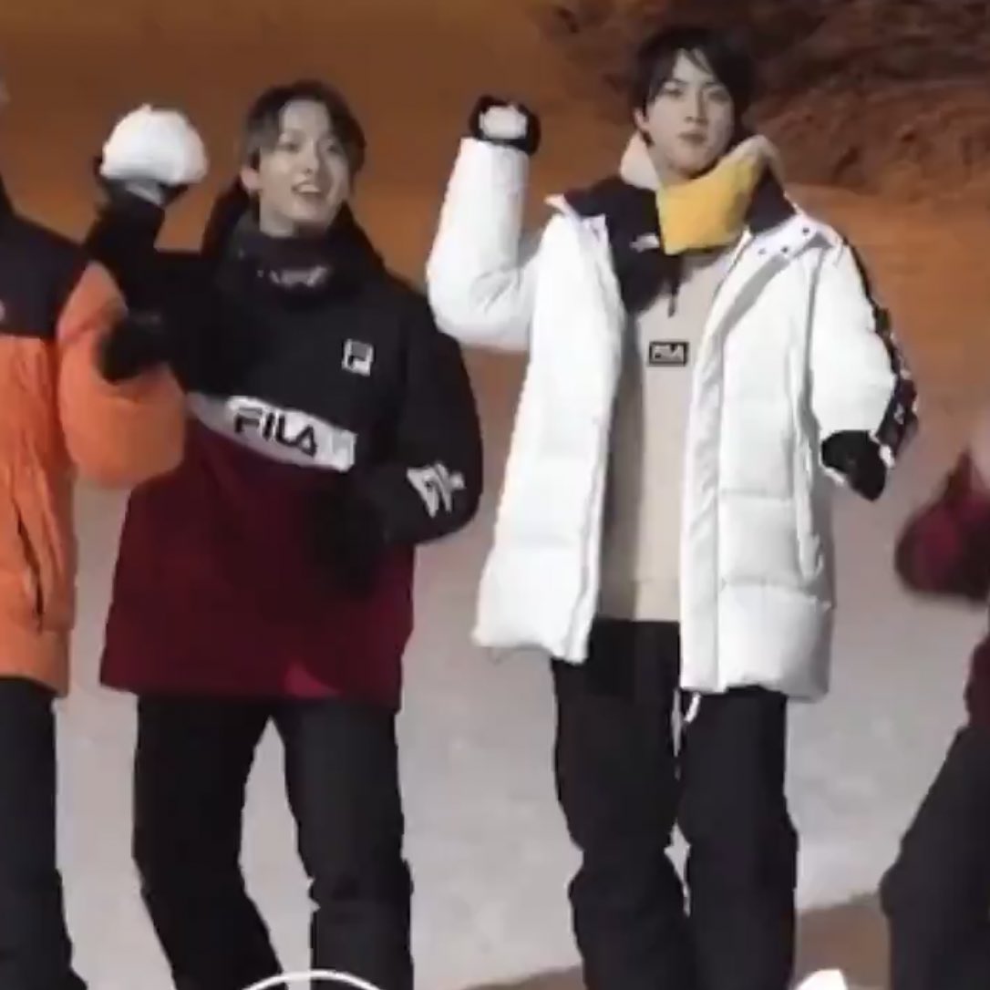 miyeok_jk's tweet photo. 개웃겨 정국이 눈덩이 크기 ㅋㅋ ㅋㅋ ㅋㅋㅋ ㅋㅋ. 
언제나 작았던 적이 없음 ㅠㅠㅠㅠㅠ https://t.co/TOHpDBt7SQ