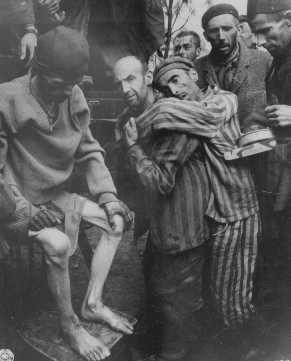 There were over 400 camps around the city, containing around 100,000 malnourished, half-starved and desperately ill slave workers drawn from across Europe.With obliterated infrastructure & filthy conditions, the scale of humanitarian crisis was overwhelming. /2