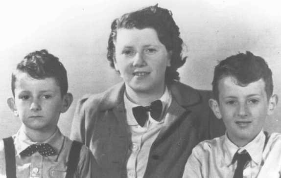 Of course for many liberation came too late.Eduard, Elisabeth, and Alexander Hornemann of Eindhoven.Elisabeth died of typhus in Auschwitz.The two boys were subject to tuberculosis experiments at Neuengamme. /3