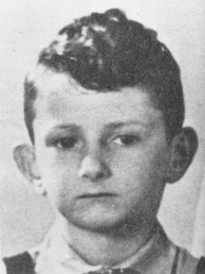 On 20 April 1945 the two brothers were put in a lorry and taken to a school in Hamburg, injected with morphine and hanged. Alexander was 8.Eduard was 11. /4