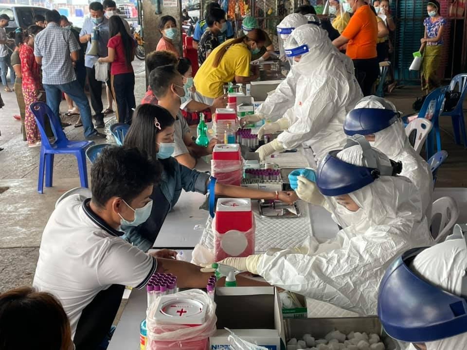 DMScNEWs's tweet image. กรมวิทยาศาสตร์การแพทย์ร่วมกับเครือข่ายขยายศักยภาพการตรวจเชิงรุกระดมค้นหา ผู้ติดเชื้อโควิด-19 ในจังหวัดสมุทรสาคร bit.ly/3abRpEs #โควิด19 #covid #Activecase