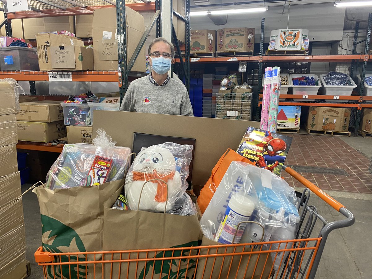 It’s certainly been a unique school year for students and teachers. 📚✂️📌

<a href="/TeachersDeskBuf/">The Teacher's Desk</a> is now offering additional curbside shopping for teachers in need of supplies! Details next on #Wakeup!