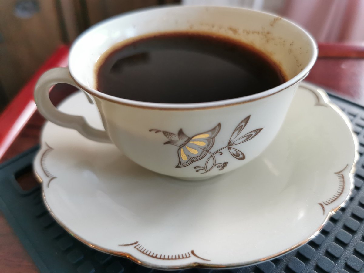 FinellLotta's tweet photo. Kaffedags! En kopp från ALP Lidköping som troligen är från trettiotalet. Någon kanske vet?
#kokkaffe #kaffekopp https://t.co/NsT2aOf99R