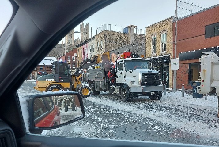 cityofguelph's tweet image. Spotted: Crews across the city out removing snow from streets, sidewalks, trails and facilities. Send them a little note of thanks to brighten a cold day at guelph.ca/snow. #guelphroads #guelphparks #becausewinter