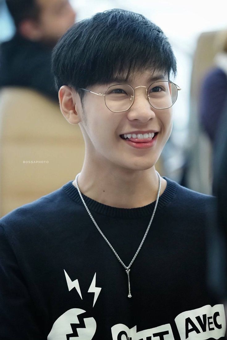 Ini kumpulan foto yang menurut gua singto gemes.Special tag  @_Neavy