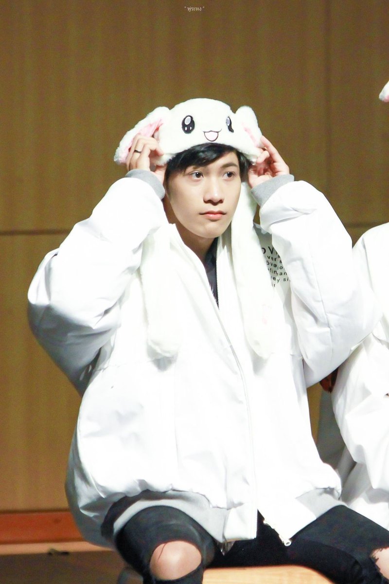 Ini kumpulan foto yang menurut gua singto gemes.Special tag  @_Neavy