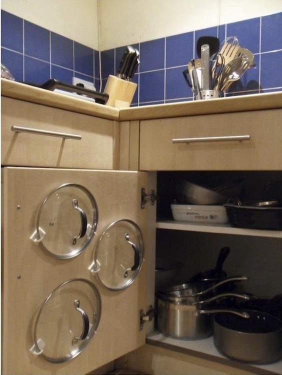 jonescoinc's tweet image. A couple of cool kitchen storage hacks for you. I don’t know about you but I’m always losing the pot lids in the cupboard so this hack of using hooks to keep them on the inside of the cupboard door is genius! #coolhacks #kitchenstorage #jonesco