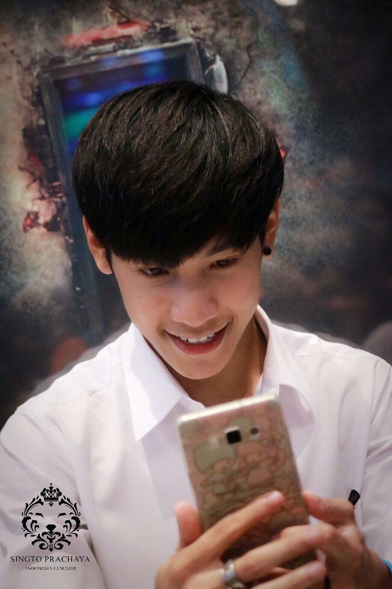 Ini kumpulan foto yang menurut gua singto gemes.Special tag  @_Neavy