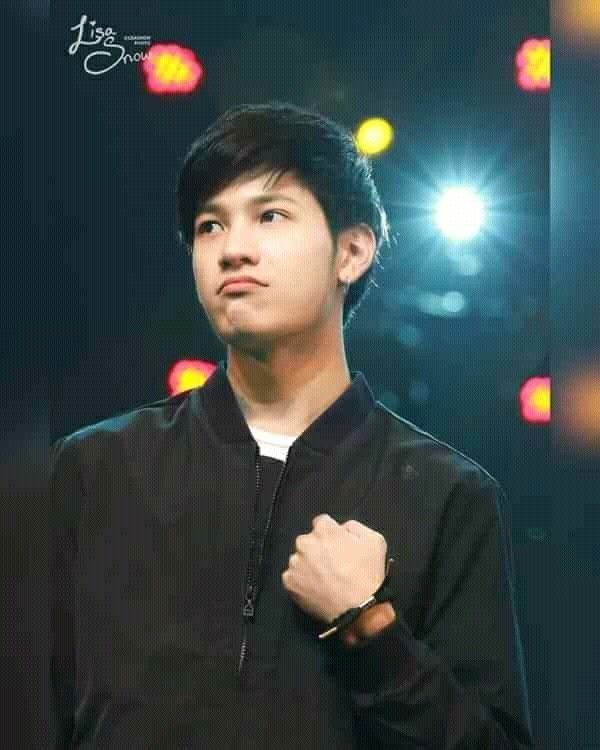 Ini kumpulan foto yang menurut gua singto gemes.Special tag  @_Neavy