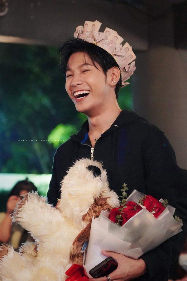 Ini kumpulan foto yang menurut gua singto gemes.Special tag  @_Neavy