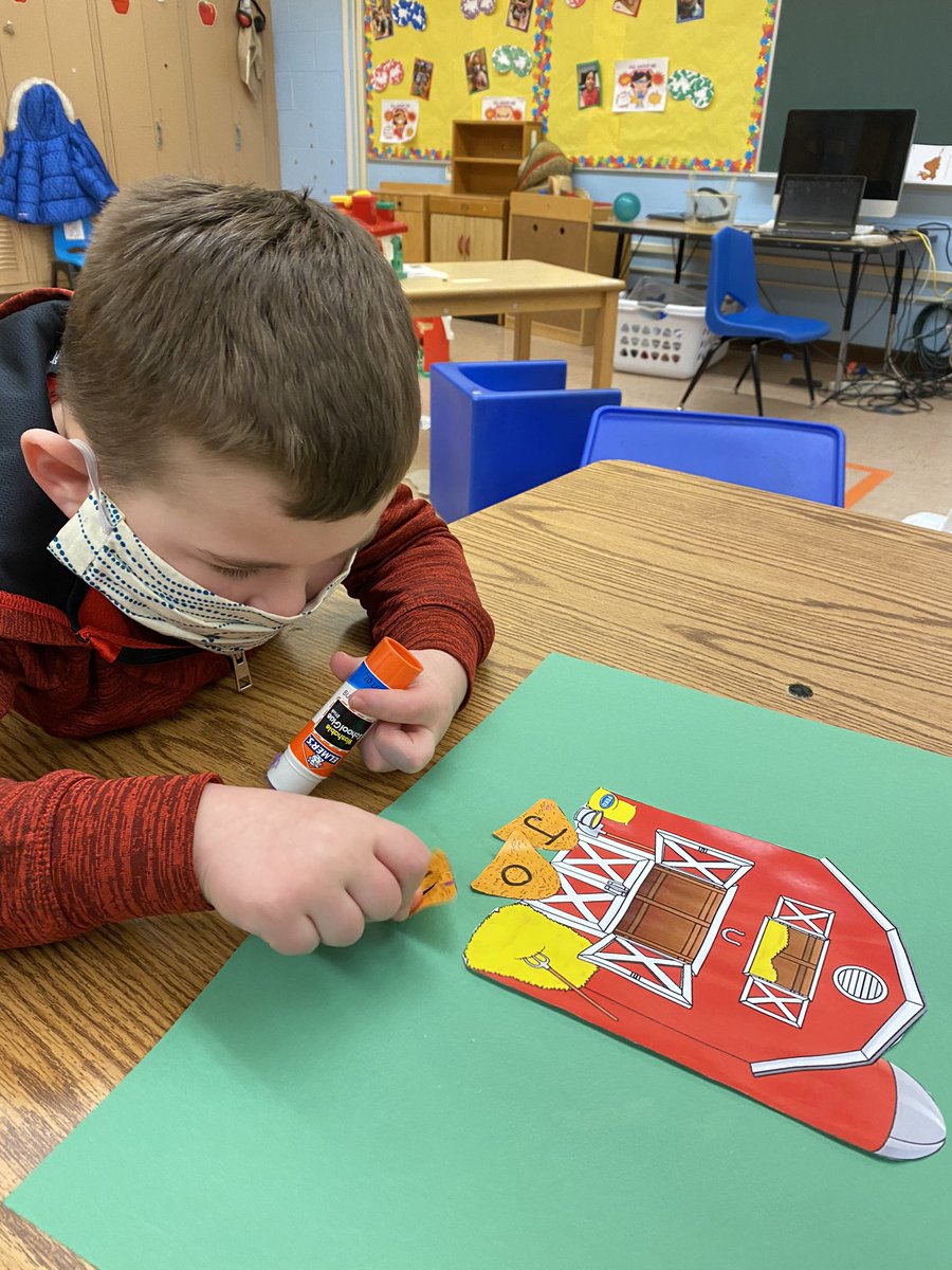 HELCPandas's tweet photo. Here on the farm in Room 144, we are arranging the letters to spell our names with hay bales!   #relentlessfocusonliteracy #NWLSD https://t.co/Mwjb15EX9y