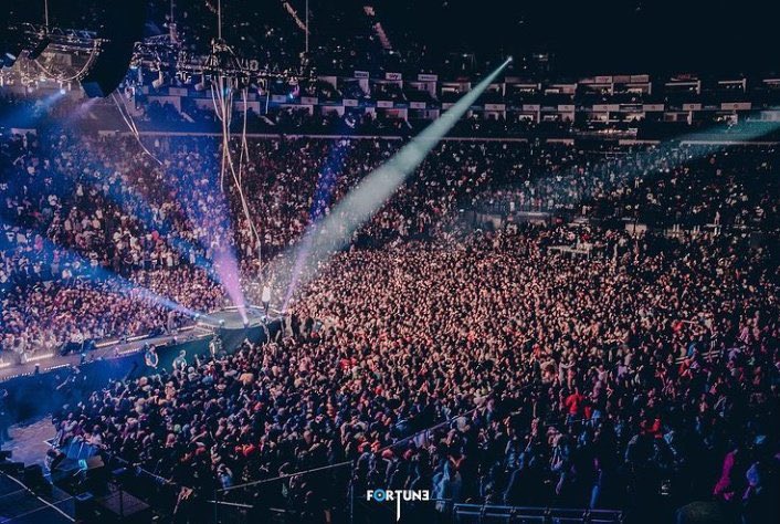 McMayor01's tweet image. Let the world know that on this day 2 years ago Davido singlehandedly sold out #O2 with 20’000 people #DavidoAt02 #DavidoAtO2