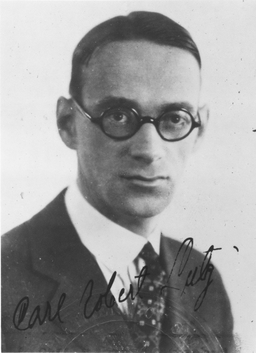 2/ Carl Lutz was born in 1895 in Switzerland. At the age of 18, and without knowing a word of English, he emigrated to the United States. Soon, he enrolled at Central Wesleyan College in Warrenton, Missouri, hoping to go into ministry or missionary work. (Photo via USHMM)