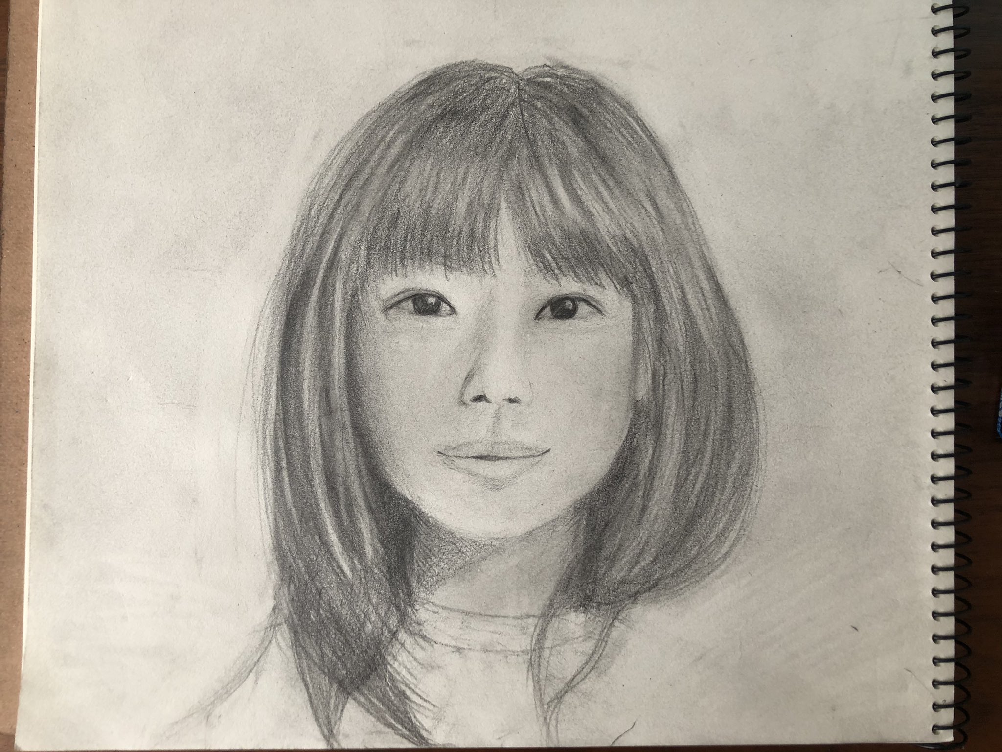 みき 昨日教えていただいたコツを忘れないうちに 描いてみました ニュアンスしか似なかったけど 人の絵としては上達した うれしい 似顔絵 デッサン初心者 デッサン T Co Xwkqjwueix Twitter