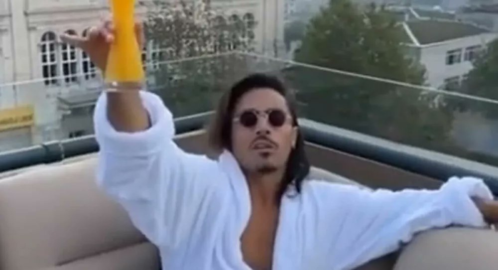 Erotik yosh qiz birinchi marta erkakning jinsiy azosini koradi