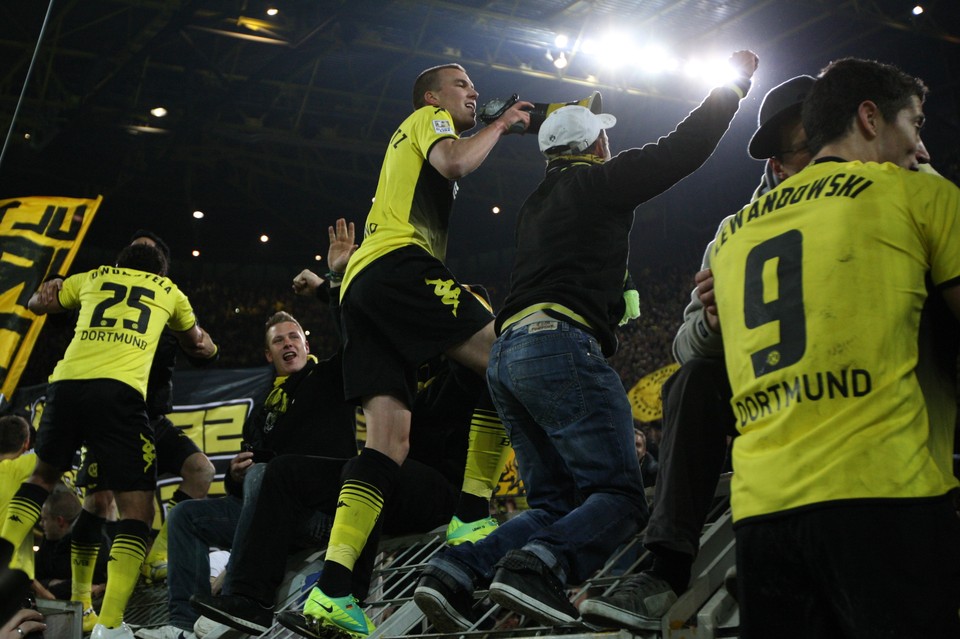 But success on the pitch didn’t mean Großkreutz forgot his roots off the pitch where post match victories often saw him head straight to the Sudtribune, grab a megaphone and join in the bouncing and chants with his friends & family in the yellow wall.