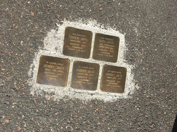 Arnold Jaffe var elev på middelskolen, og ble arrestert og sendt til Berg fangeleir i oktober 1942. Han ble deretter sendt til Auschwitz med hele familien.  

Ved ankomst ble Arnold umiddelbart drept i gasskamrene med sin far og mor. #WeRemember