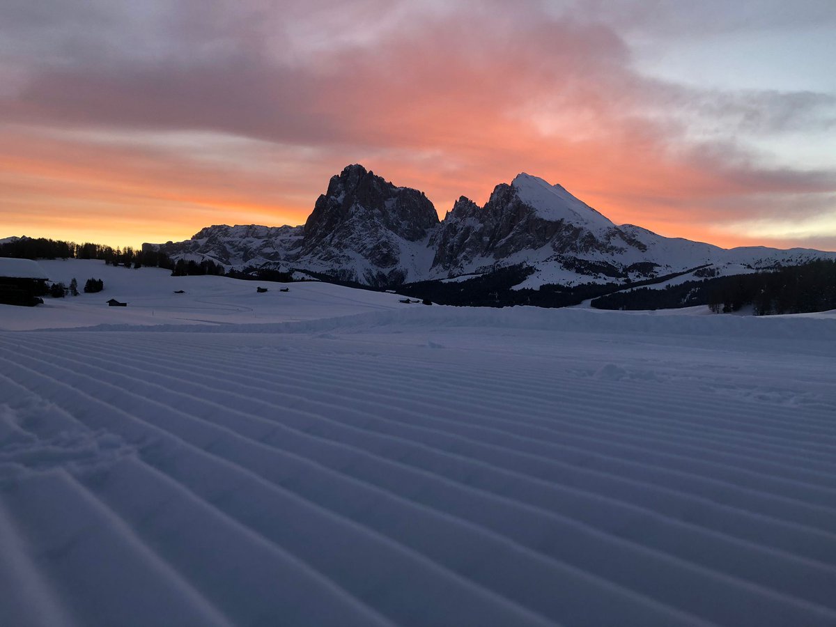 #Winter is never cold for people with warm memories. 🥰 
We send you winter greetings from snowy #SouthTyrol! ❄️
#everythingwelove #snow