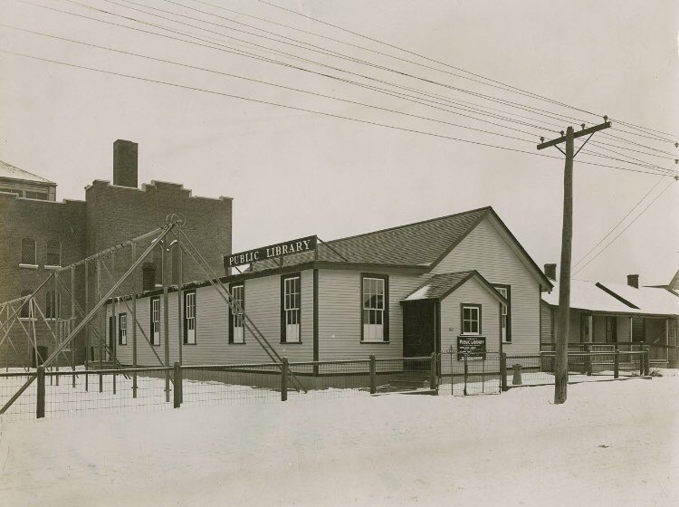 Happy 100th birthday, Dufferin/St. Clair branch of @torontolibrary 🎉 !@EarlscourtPark and Earlscourt Library started out together in 1913 at Boon & Ascot Avenues (shown below, Toronto Public Library). After war and pandemic delays, permanent locations were secured in 1920. #OTD