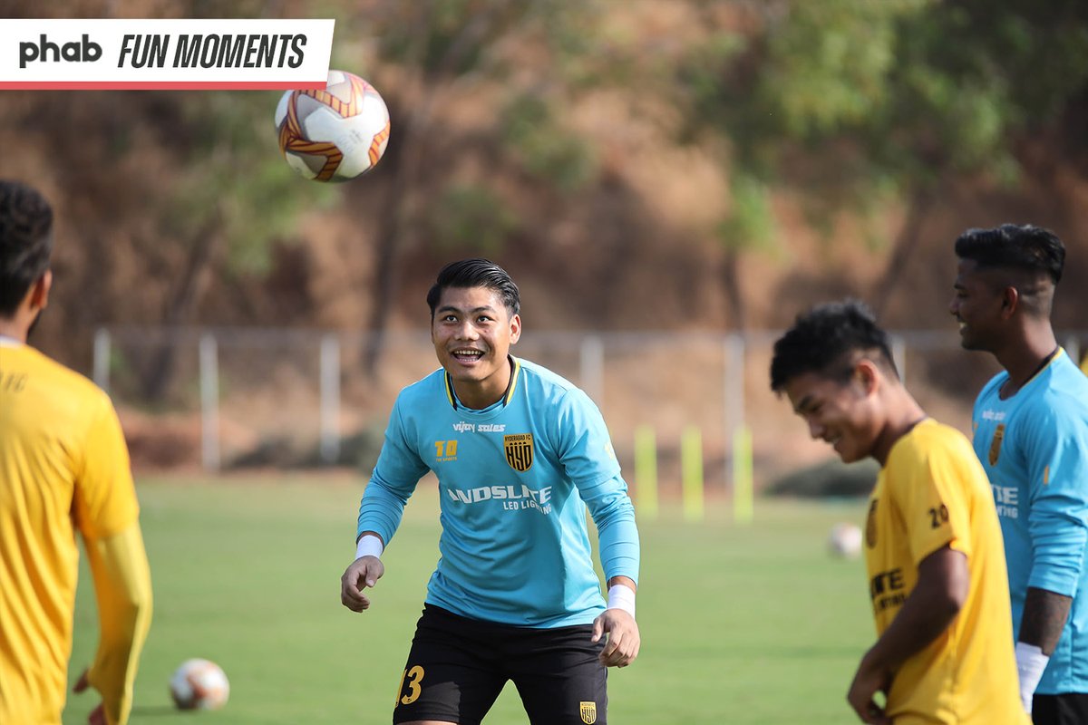 HydFCOfficial's tweet photo. 😃 When you don't even have to go '𝓼𝓪𝔂 𝓬𝓱𝓮𝓮𝓼𝓮'!

📸 Presenting to you, #GetPhab 'Fun Moments' from our training today! 

#FitnessMadeFun #PhabFunMoments #HyderabadFC💛🖤 https://t.co/5mmKocKmXn