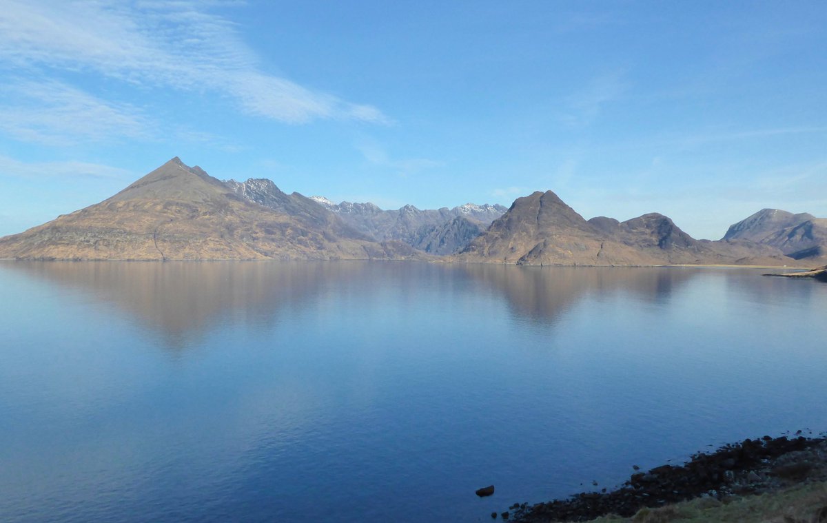 B. cuillinensis was found by  @ButlerLabBham in 2018. We realised it was a new species when we examined the CT scans. We named it after the stunning Cuillin mountains (An Cuiltheann). They watch over our site, & the fossil teeth resemble their peaks.  #MesozoicMammals  #IsleofSkye