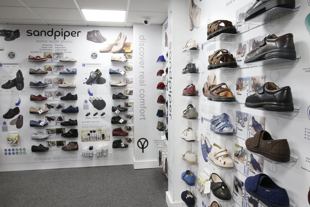 extra wide shoe store near me