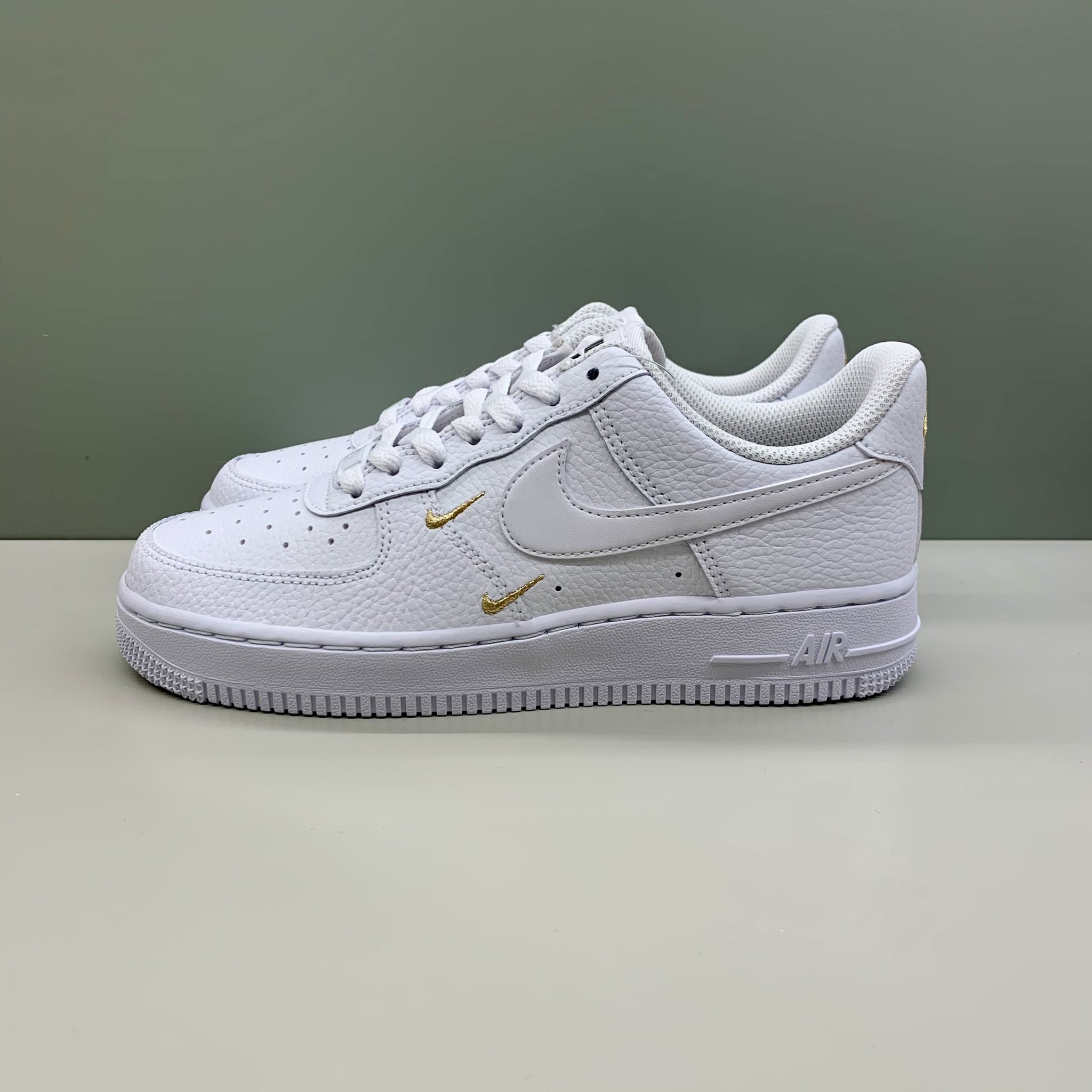 emmi в X: „店舗新作入荷 NIKE W AIR FORCE 1 ESS ¥10,000+tax emmi в X: „店舗新作入荷 NIKE W AIR FORCE 1 ESS ¥10,000+tax