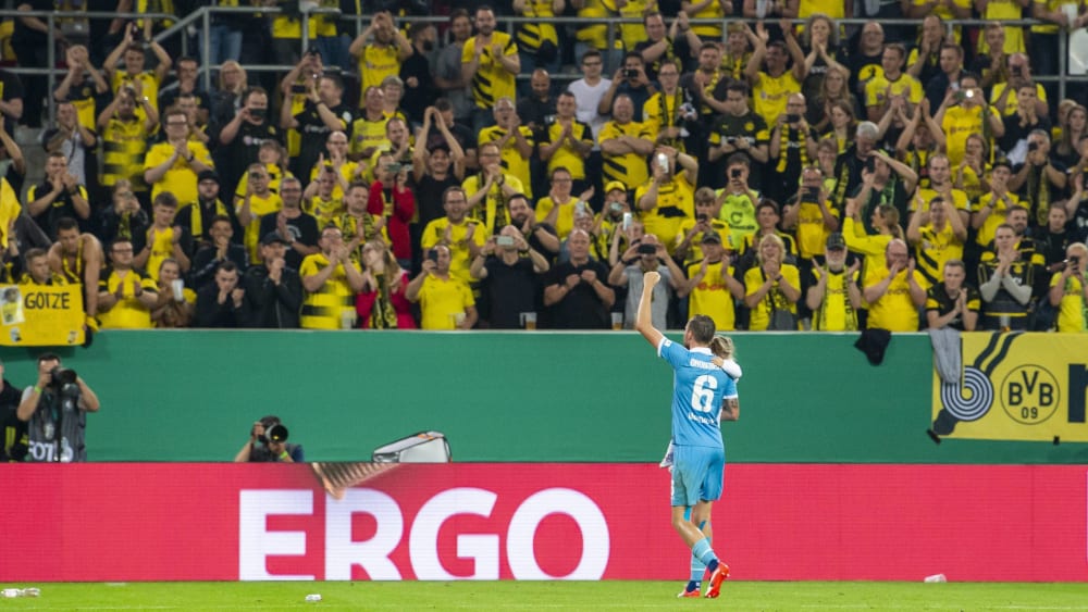 Thankfully in 2019, Großkreutz received a fitting, final goodbye with his beloved club thanks to the luck of the cup draw, when his final club KFC Uerdingen met BVB. At full time, Großkreutz alongside his BVB supporting daughter was given a standing ovation by BVB players & fans