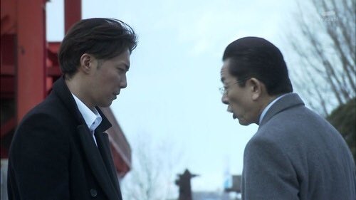 Naoki これまでの相棒 Seaon4 美和子が鹿手袋と破局 元鞘に戻りたい亀山だが美和子は罪の意識があり戻らない 亀山は美和子にプロポーズ 地方から亀山の姉が訪ねてくる 踏ん切りがつかない2人の為に亀山姉は勝手に捺印済だった婚姻届を出す