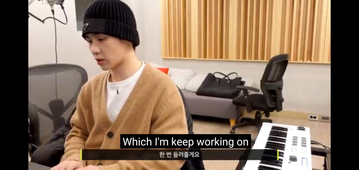 Almondcoral's tweet photo. THANKYOU FOR YOUR PRECIOUS 6-7pm RELAY CAM KUN GEEE! 🥺🥺🥺❤️
1. Baru mulai aja aku udah ambyarrr sama senyumnya😭😭
2. Sticker design by Tenniee! 🥺🥺
3. THE SONG THAT YOU KEEP WORKING ON IS SO GOOD OH GODDD!! 😭😭
4. Yes yes mam yg banyaak! 🥺🥺

 #KUN_RelayCam https://t.co/fqmvqseZMz