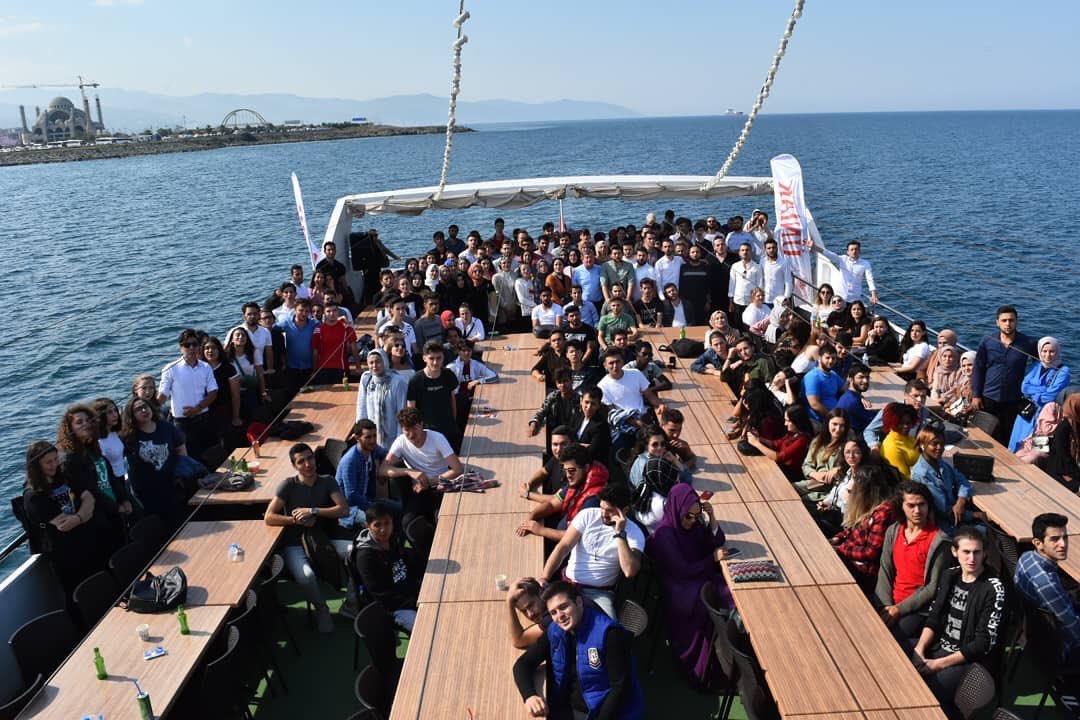 vahitatalan's tweet photo. Üniversiteli arkadaşlarımızın ağzından konuşarak plan yapıp #ünililersokağadökülecek diyen bir  takım oluşumlara duyurulur.

Bizler her zaman üniversiteli arkadaşlarımızın yanındayız ve  hiçbir genç kardeşimizi size kullandırtmayacağız! https://t.co/wk3clnH5HV