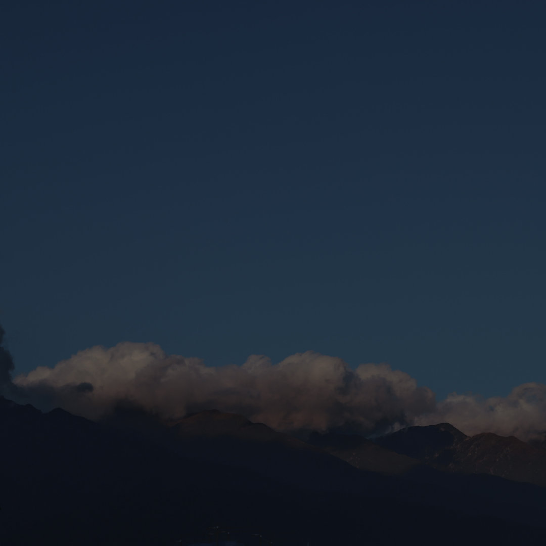 希望每个挫折都能让你更强大，而不是只有哭泣的的一晚上。