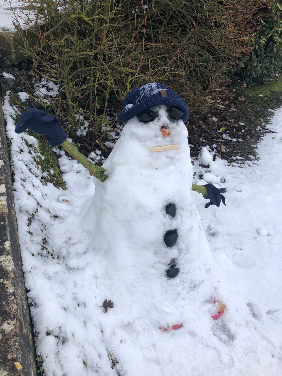 whiltonmarina's tweet photo. Introducing the Whilton Marina snowman made by one of our moorers daughters ☃️ He's spending the day watching over the marina 😀
#snowman #whiltonmarina #narrowboat #snowday #boat #moorers https://t.co/laEGCkHhHf