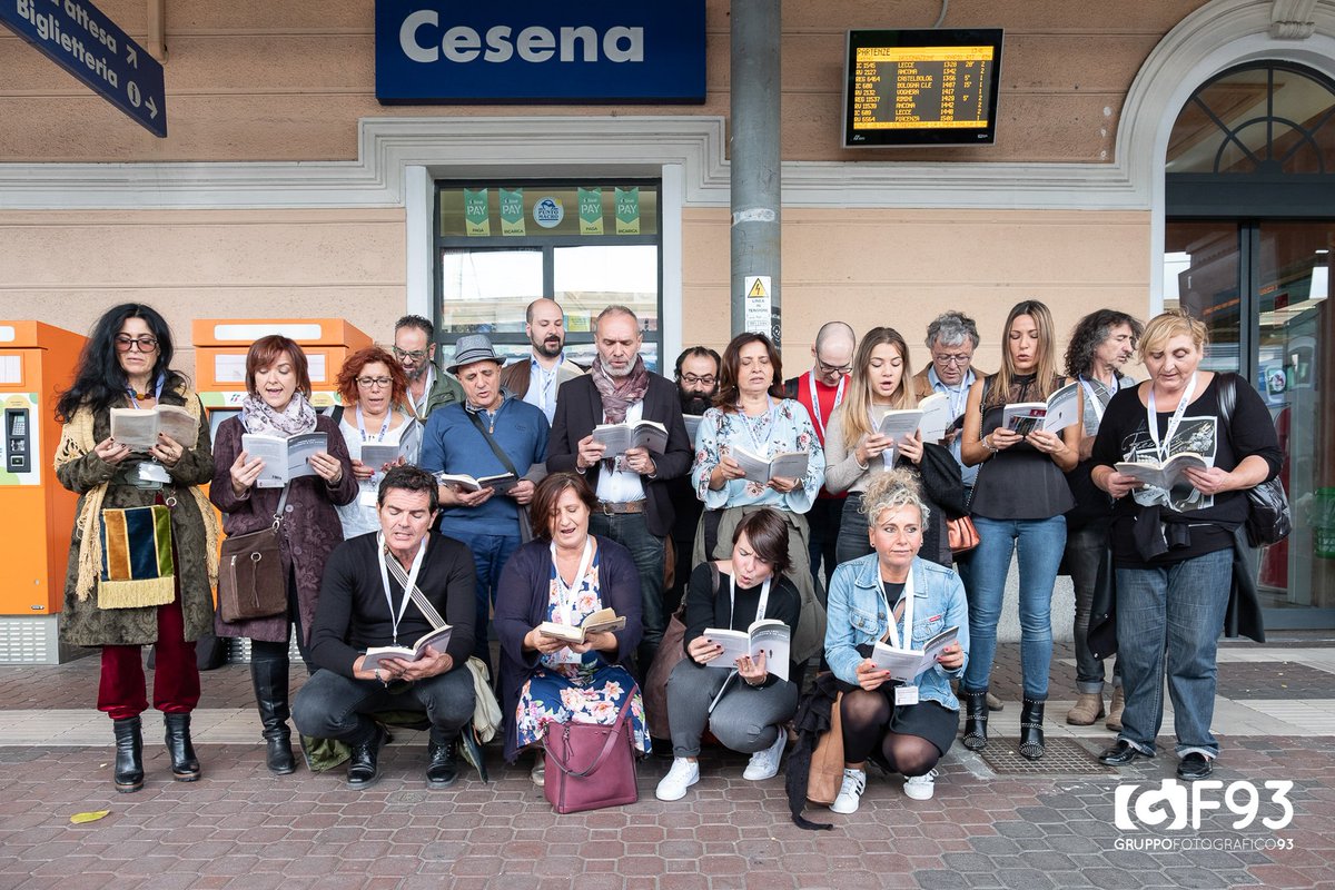 GF93Cesena's tweet photo. "LaMemoriaAdAltaVoce" evento di #teatro urbano della #CompagniaTeatraleFuoriScena, svolto nel 2018 presso la Stazione di #Cesena in occasione della #GiornataDellaMemoria. Il #GruppoFotografico93 ha documentato l'evento attraverso le #fotografie. https://t.co/nZiuqT2nvr