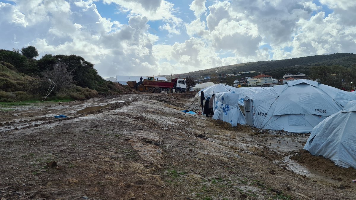 After months of denials #Greece gov admits it tested soil at Lesbos camp &amp; found some elevated levels of lead, but waited 7 weeks to make it public &amp; has not released actual results &amp; details of testing leaving residents and workers in the dark about risks hrw.org/news/2021/01/2…
