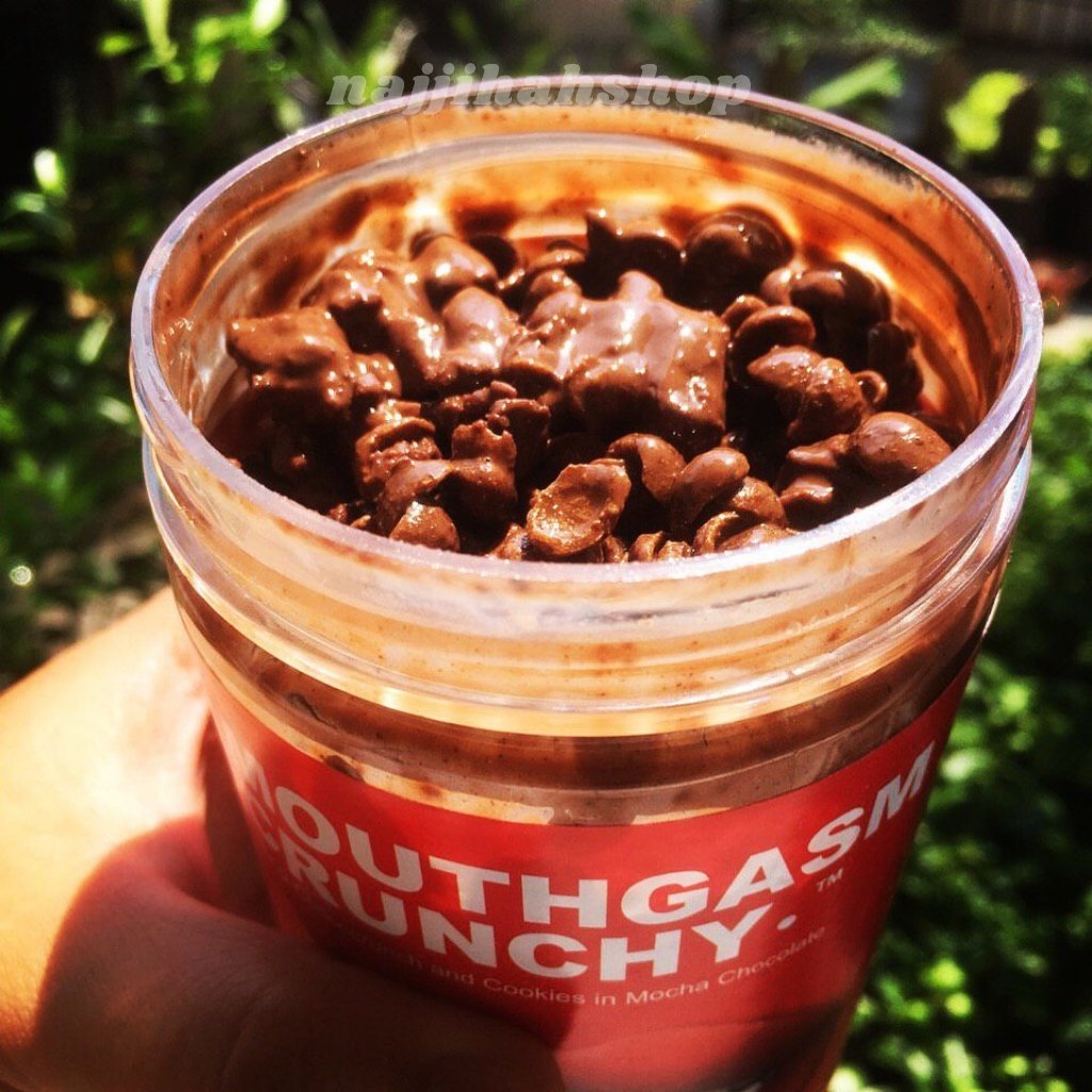 najjihuh's tweet photo. @NajmiFetih Hii! 🍪🍫😋

✨Mouthgasm Crunchy
- RM15.90
✨Crimebites Chocolate Chunk Cookies
- RM28
✨Crimebites Rocher Cookies
- RM29.90

✅Free shipping

🚚 💨💨 COD
🚘Kulim/Lunas/Batu Kawan

🛍️https://t.co/gM41WE6ba8 https://t.co/8RX2jDIzPs