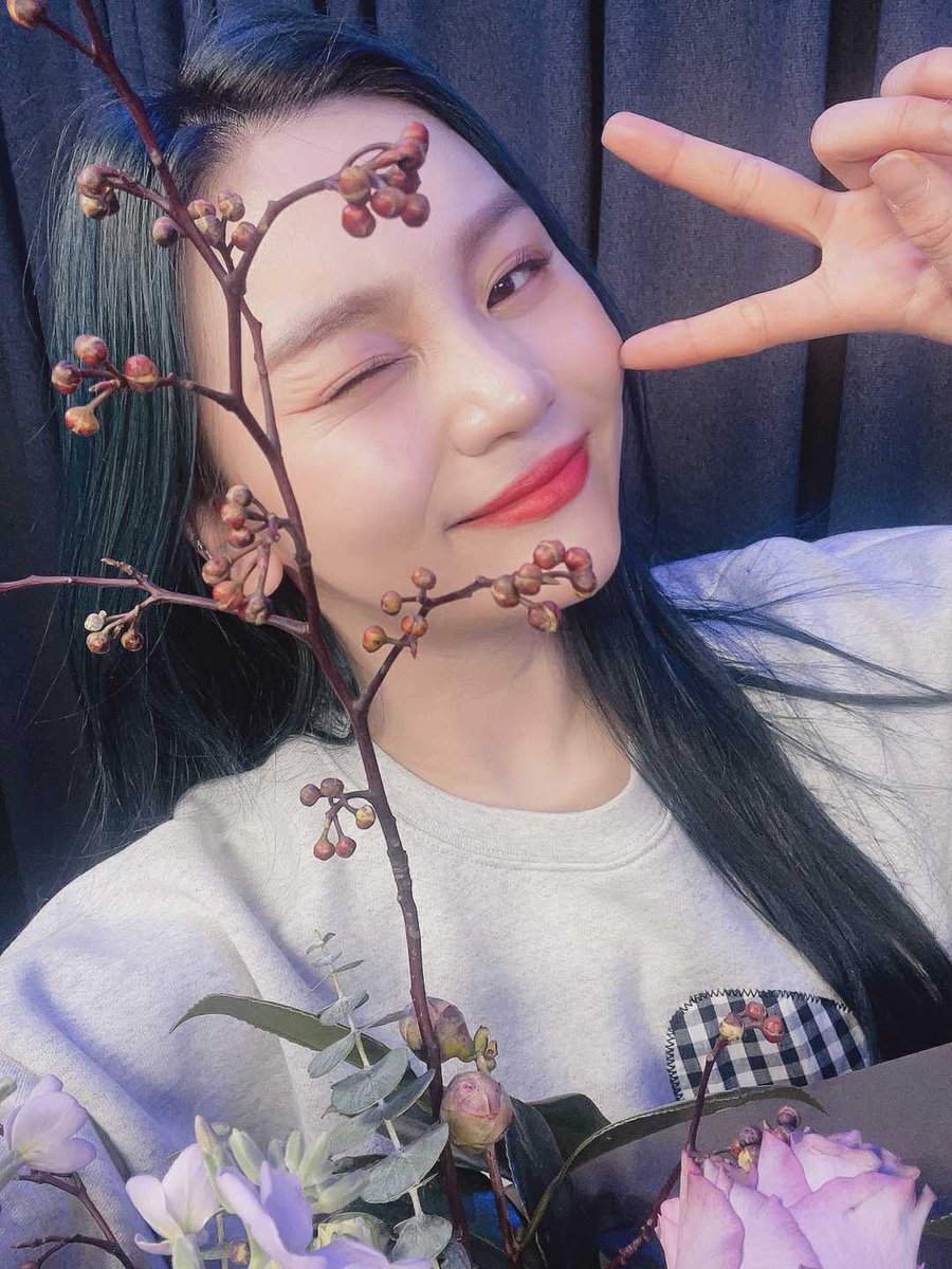 SOUHITINA's tweet photo. @GFRDofficial [INA TRANS]

📺 #GFRIENDAir

Tunggu sebentar lagi ya, pk. 20.00 WIB (10PM KST)
#GFRIEND #UMJI akan hadir di #NaverNOW #AvenGirls akan segera disiarkan

Buddy, jangan lupa tonton acaranya ya ❤️

@GFRDofficial
 https://t.co/LfheaiApau