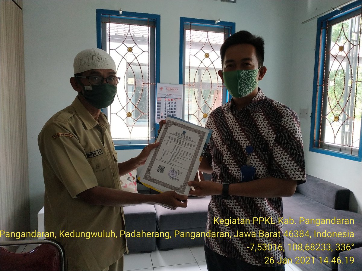 SkyZames's tweet photo. Penyerahan sertifikat Penilaian kesehatan Koperasi di KPRI Megah Kec. Padaherang Kab. Pangandaran
. 
. 
. 
@PENYULUH_COOP 
@KemenkopUKM 
@DisdagkopP 
#ppklkemenkop 
#ppkl 
#ppkljabar 
#ppklpangandaran 
#KoperasiKeren https://t.co/j1233NopeQ