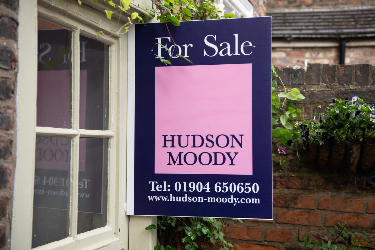 hudsonmoody's tweet photo. There's just about time to meet the Stamp Duty Holiday. @rightmove share helpful guidance: https://t.co/rqHHO1w7d7
#StampDutyHoliday https://t.co/dzjytbsjjW