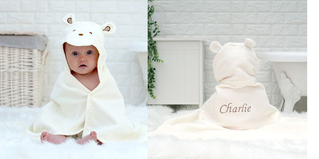 bathingbunnies's tweet photo. Soft and white as a snowflake, our Personalised Smiley Bear baby towel makes the perfect baby gift ❄️ 🐻 
https://t.co/oQwT51coeP
#newbaby #newborn #babyfashion https://t.co/UAGGuJ7FAn
