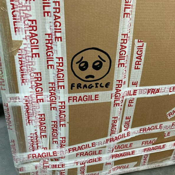 pureevilgallery's tweet photo. Know what I mean?

#fragile #fragiletape #mood #meme #funny #lookafteryourself #tellyourfriendsyoulovethem #lockdown #midweekfeels #feels #youcandoit #art #artgallery #arthandling https://t.co/yXVjbs9X5J
