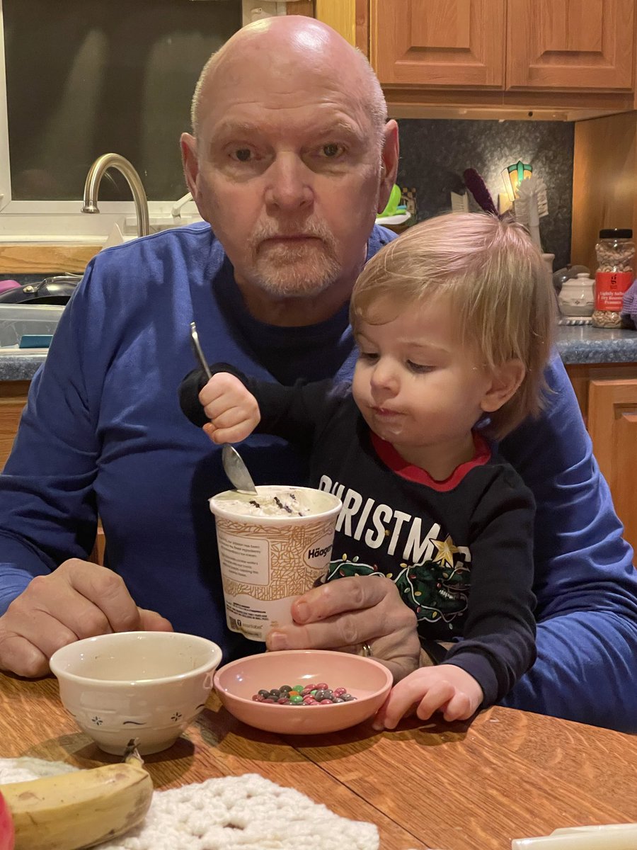 ba2708's tweet photo. The look you have when someone takes your spoon and HD ice cream..#haagendazs ⁦@HaagenDazs_US⁩ https://t.co/imGBQcxvMm