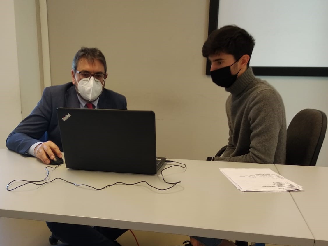 mvlabsit's tweet photo. Analizzare, progettare e sviluppare tenendo conto di prototipazione e test utente, spesso ignorati.
Ieri giornata dedicata a raccogliere feedback dai partecipanti al test.
E domani... presentazione dei lavori! https://t.co/Jh0jwWhnof