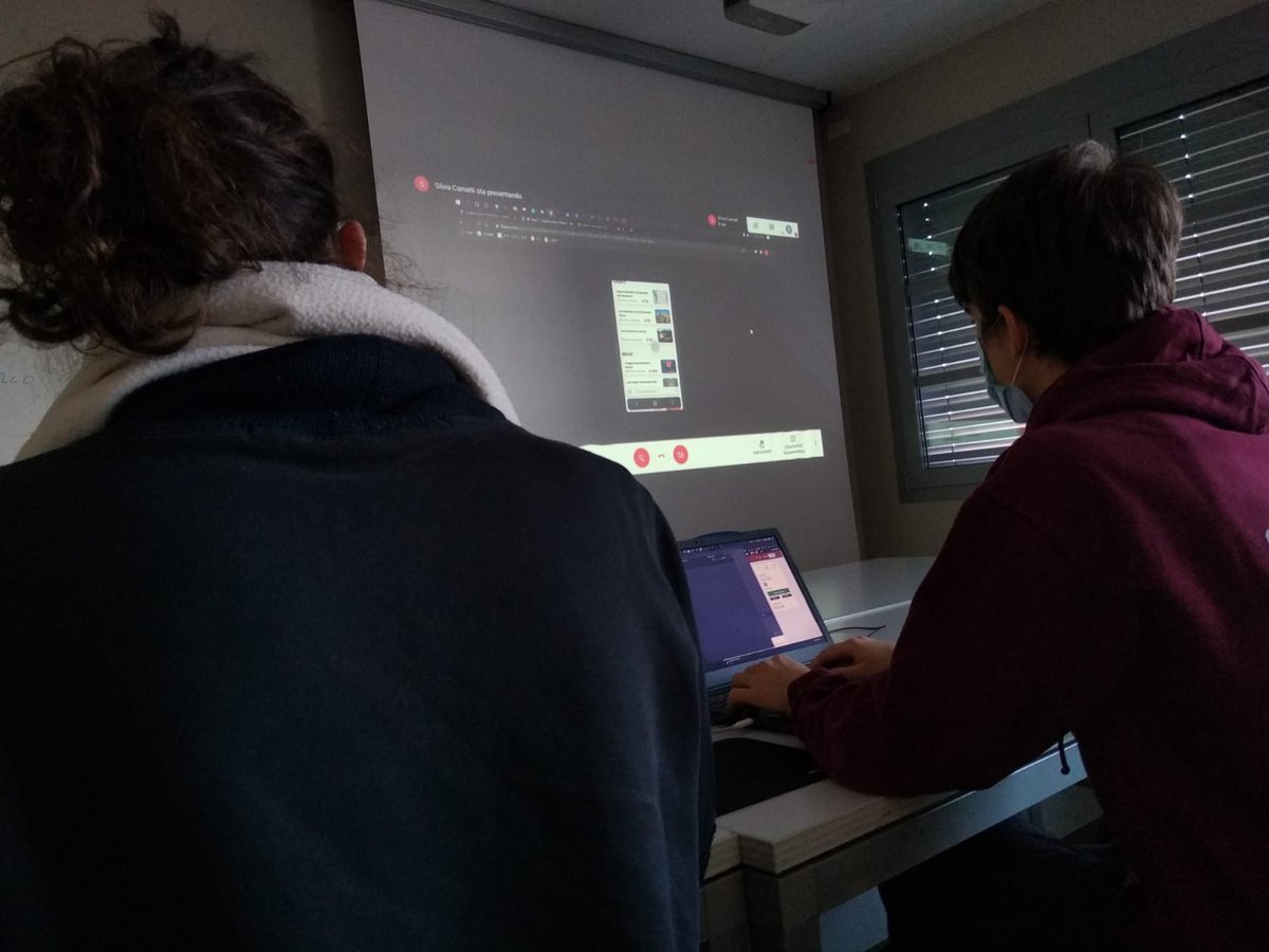 mvlabsit's tweet photo. Analizzare, progettare e sviluppare tenendo conto di prototipazione e test utente, spesso ignorati.
Ieri giornata dedicata a raccogliere feedback dai partecipanti al test.
E domani... presentazione dei lavori! https://t.co/Jh0jwWhnof