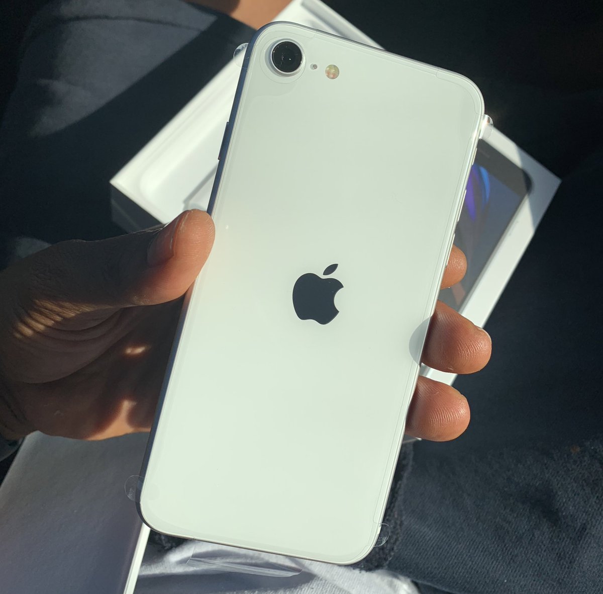mr_boakye_'s tweet photo. @iTech911🚨.
Available!!! Selling!!
Brand New, Sealed in Box
Factory Unlocked
2020 iPhone SE 2
128GB
WHITE🤍
GH₵ 3,000
Call /WhatsApp /iMessage
📱0262666226
Free Delivery & Warranty 🚚📦
#iTech911
•iBuy •iSell •iSwap •iFix
•Apple •Accra,🇬🇭
#AppleDealerShip♻️ https://t.co/0bIvf1mwsI