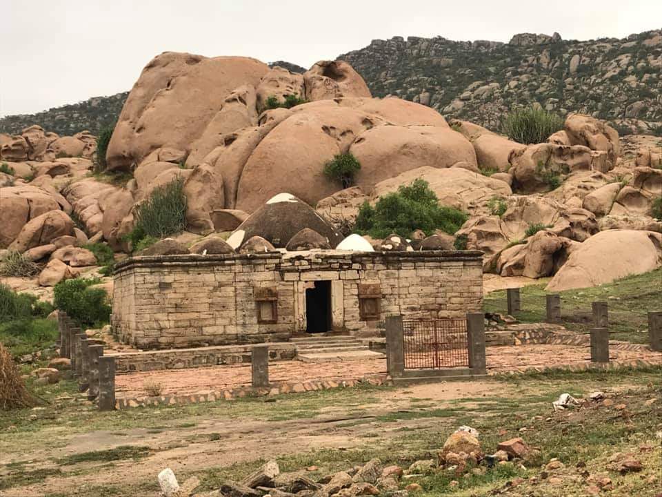 The wealth of Jain community in Sindh was reflected in their beautiful Jain temples which once dotted the entire Sindh The towns of nagarparkar ,gori, viravah , bodhesar contains remains of numerous Jain temples which is now deserted & in ruins ..