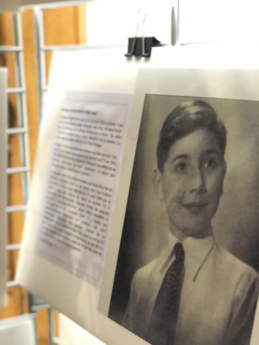 yahadinunum's tweet image. Nous nous réjouissons de notre partenariat avec le Lycée Janson-de-Sailly pour enseigner l’histoire de la #Shoah aux élèves de classes préparatoires dans un séminaire de terrain en #Pologne. 

Photos : cérémonie de commémoration des victimes de la Shoah aujourd’hui au Lycée.